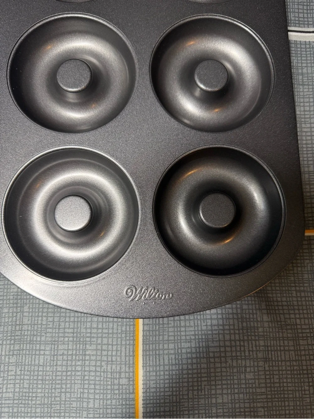 🏡NWOT Wilton Metal 6-Cavity Donut Baking Pan in Black